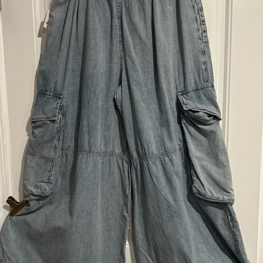 Wide-Leg Blue Denim Jeans - Picture 9 of 10